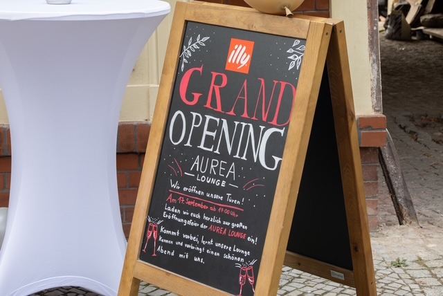 Kreidetafel zur Eröffnung der Auréa Lounge
